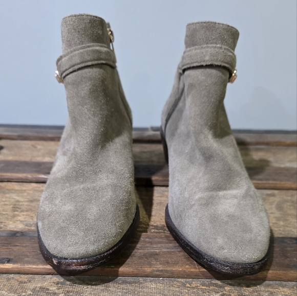 Coach Colleen Designer Gray Suede Ankle Bootie with Side Zip Closure. 8.5 - Picture 6 of 12
